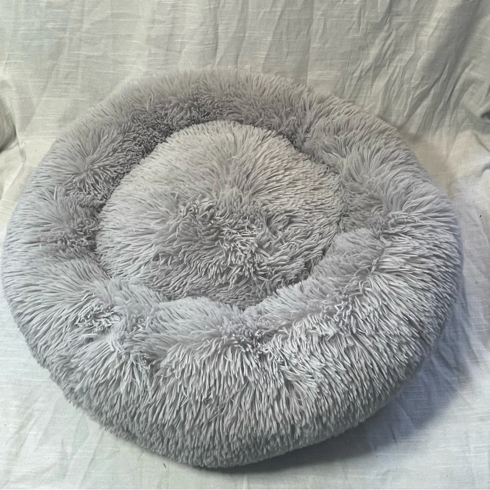 NEW 24” Fluffy Plush Round Pet Bed